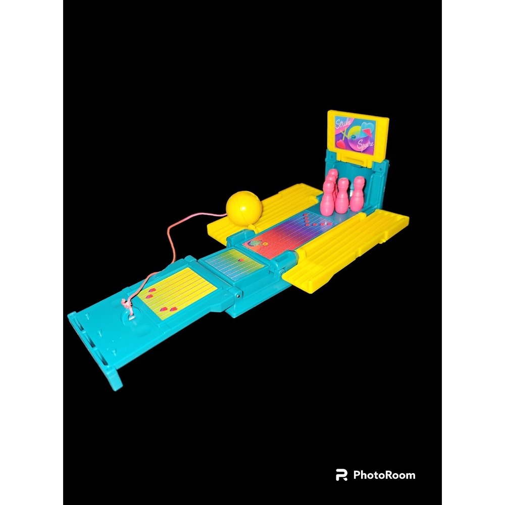 Kenner Wish world Lot 1980 VTG- Bowling Alley, Salon, Pizzaria, Pool and Doll - Picture 7 of 10